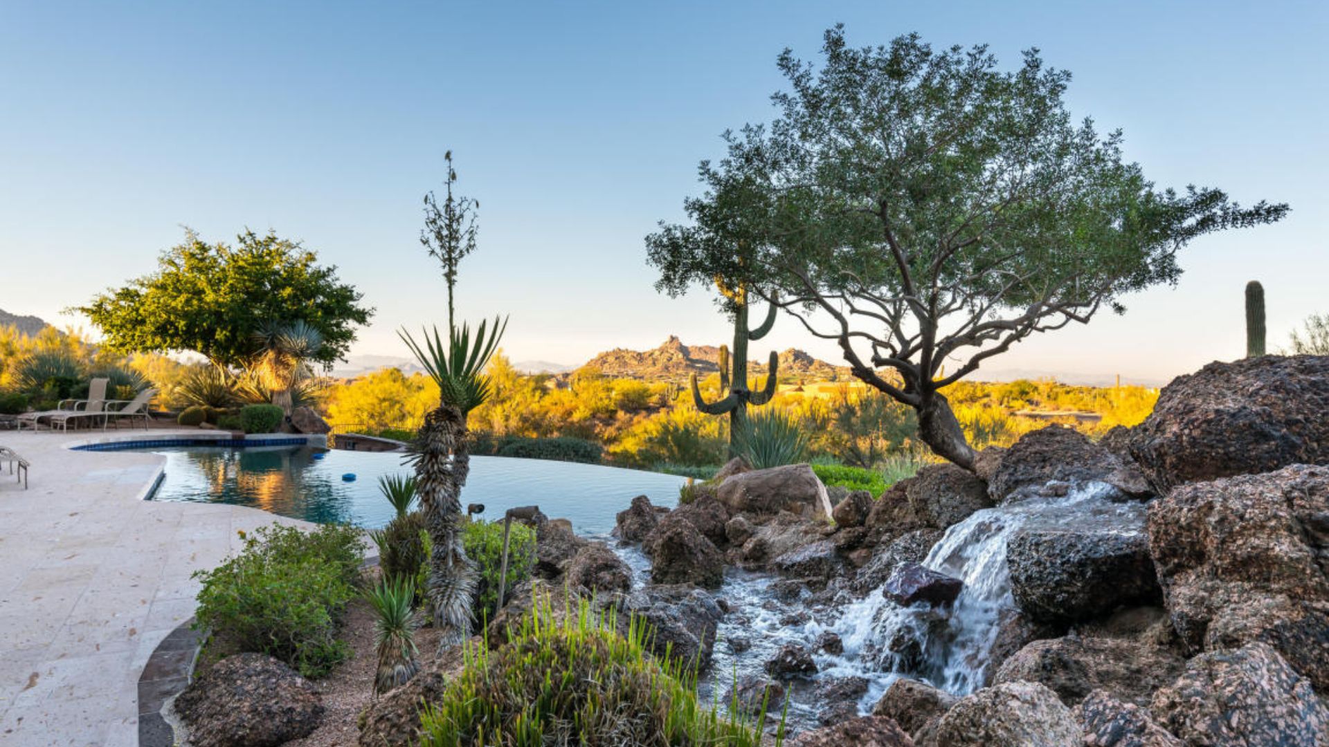 luxury negative edge pool outside The Hope House scottsdale rehab