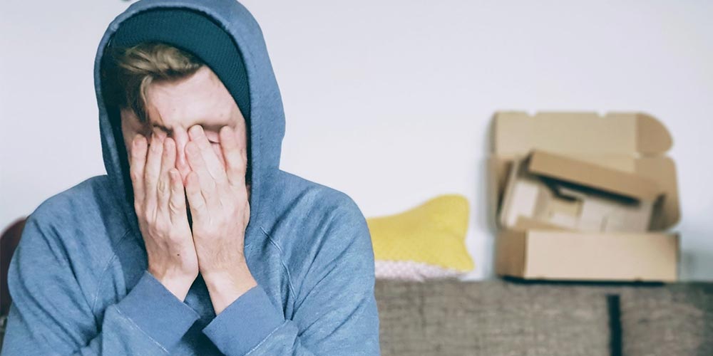 person experiencing anxiety and depression-a symptom of withdrawal